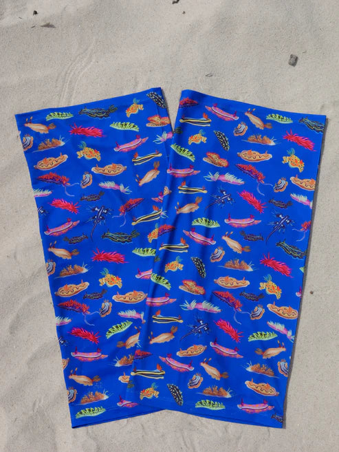 Diver Mon Art original UV hood with turtle design, offering sun and hair protection, made for outdoor activities