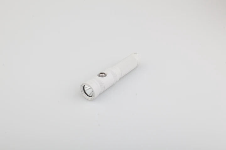 Pink Kraken NR-1000 dive light torch with a sturdy handle and waterproof design for underwater illumination.