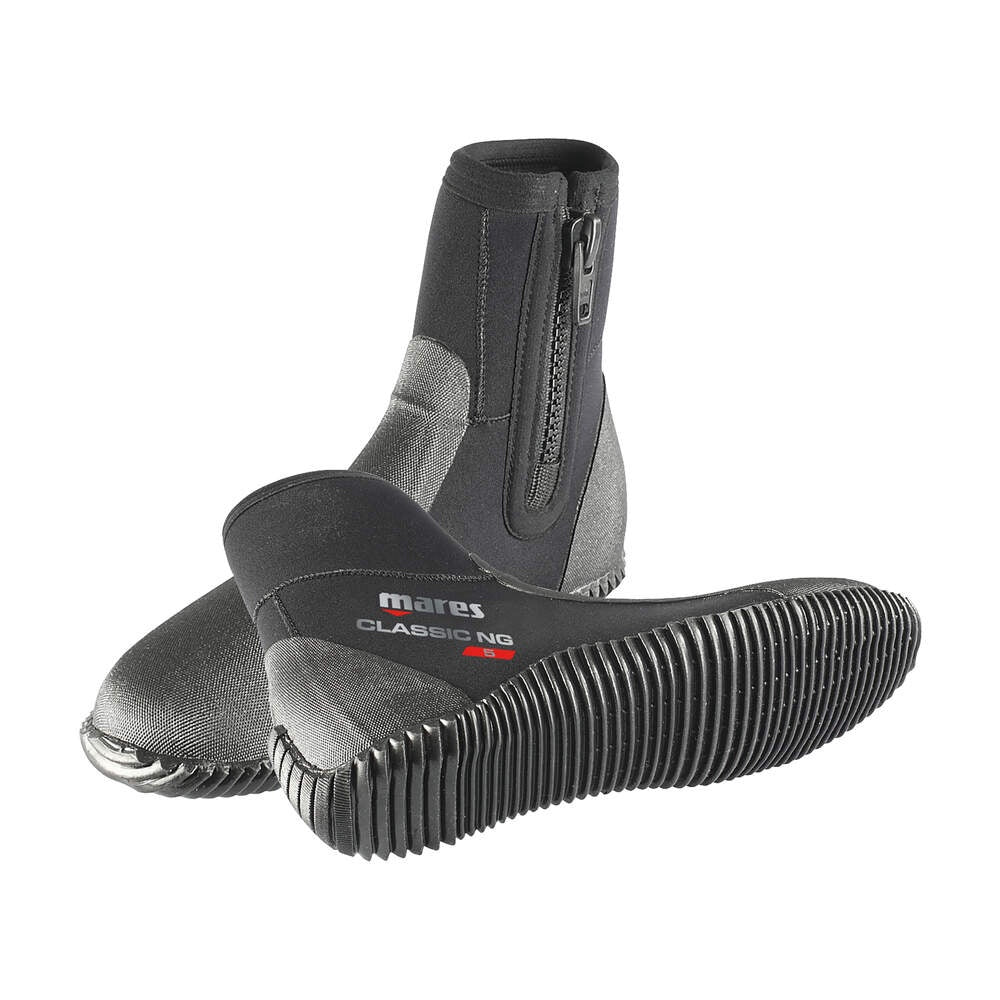Mares Classic NG 5mm wetsuit boots, black neoprene footwear with textured soles for diving and water activities.